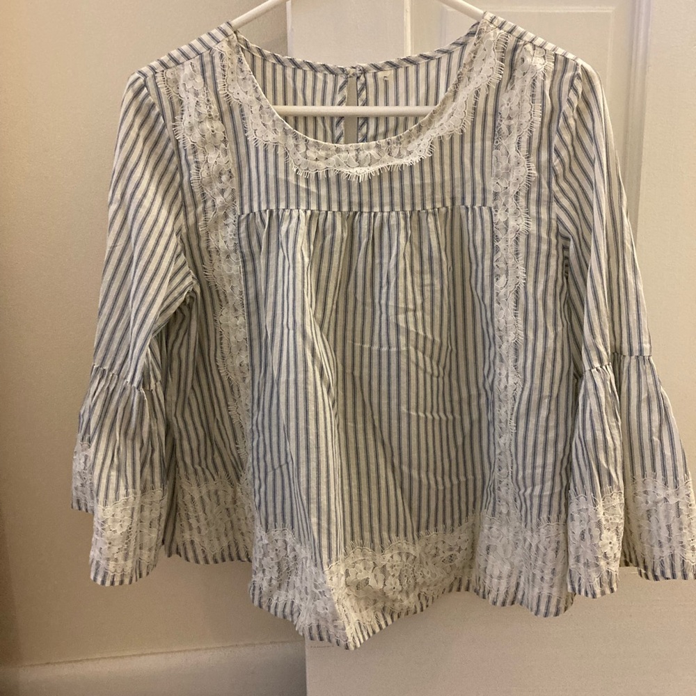 Blue/white pinstripe BoHo top w/eyelet lace detail